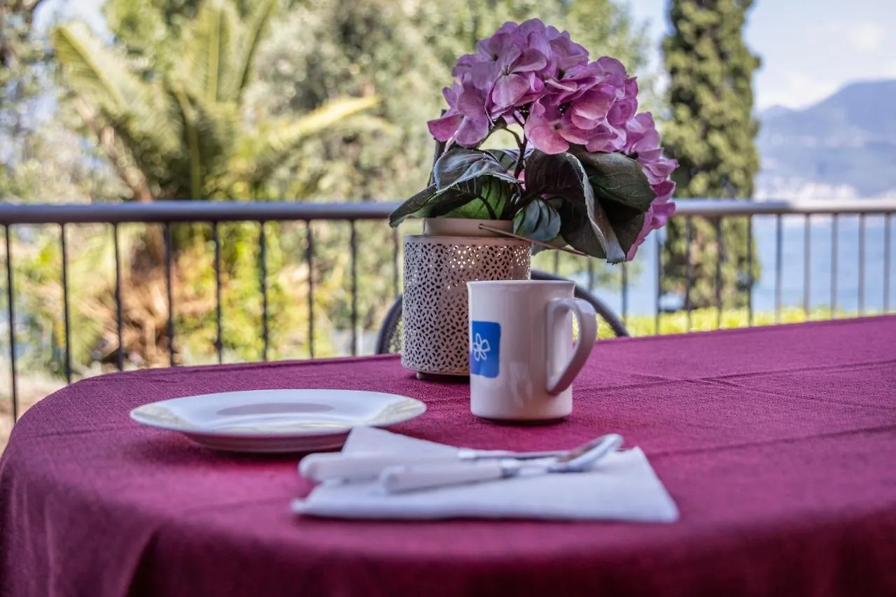 Aparthotel Residence Villa Al Lido Brenzone sul Garda Italien